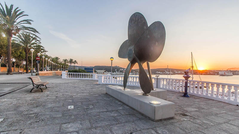 Utflykt med lokalguide och b�ttur